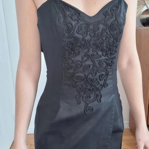 HOLT RENFREW VINTAGE  EMBROIDERED LITTLE BLACK DRESS - Picture 2 of 6